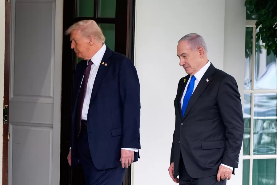 President Donald Trump greets Israeli Prime Minister Benjamin Netanyahu at the West Wing of the White House, Monday, Sept. 29, 2025, in Washington. (AP Photo/Alex Brandon) 


Associated Press / LaPresse
Only italy and spain