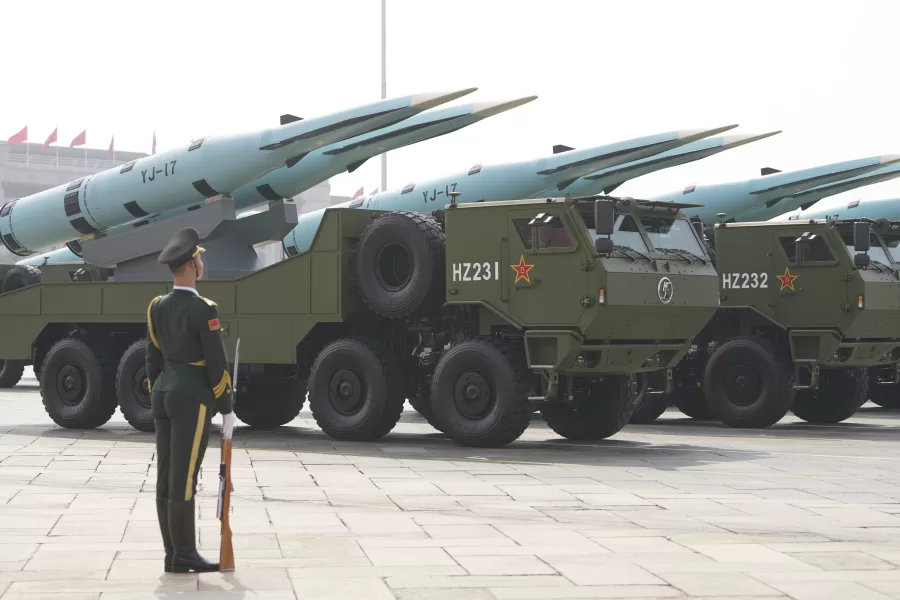 A YJ-17 anti-ship missile passes during a military parade to commemorate the 80th anniversary of Japan’s World War II surrender held in front of Tiananmen Gate in Beijing, Wednesday, Sept. 3, 2025. (AP Photo/Andy Wong)

Associated Press/LaPresse