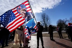 People opposed to the Cuban government demonstrate and call for the release of political prisoners, and in support of President Donald Trump, near to the White House in Washington, Tuesday, Jan. 28, 2025. (AP Photo/Ben Curtis)


Associated Press/LaPresse