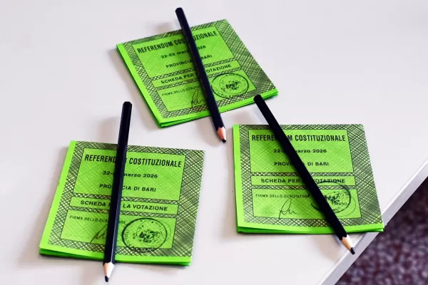 SEGGIO     ELETTORALE    REFERENDUM   COSTITUZIONALE   SEZIONI  SCHEDA  SCHEDE  MATITA  MATITE