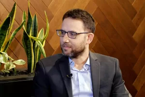 Shmuel Abramzon: “La finanza israeliana regge il colpo della guerra. Italia partner che vale oltre 3 milioni di dollari all’anno di import per Tel Aviv” Shmuel Abramzon: “La finanza israeliana regge il colpo della guerra. Italia partner che vale oltre 3 milioni di dollari all’anno di import per Tel Aviv”