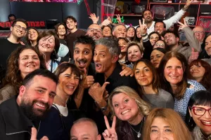 Sal Da Vinci 13 volte bocciato a Sanremo, Fiorello show: “A Napoli lo chiamavano ‘o Jalisso’. Crosetto? Non può lasciare l’Italia nel giorno delle finale del Festival” Sal Da Vinci 13 volte bocciato a Sanremo, Fiorello show: “A Napoli lo chiamavano ‘o Jalisso’. Crosetto? Non può lasciare l’Italia nel giorno delle finale del Festival”