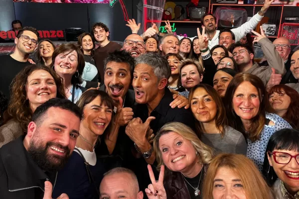 Sal Da Vinci 13 volte bocciato a Sanremo, Fiorello show: “A Napoli lo chiamavano ‘o Jalisso’. Crosetto? Non può lasciare l’Italia nel giorno delle finale del Festival”