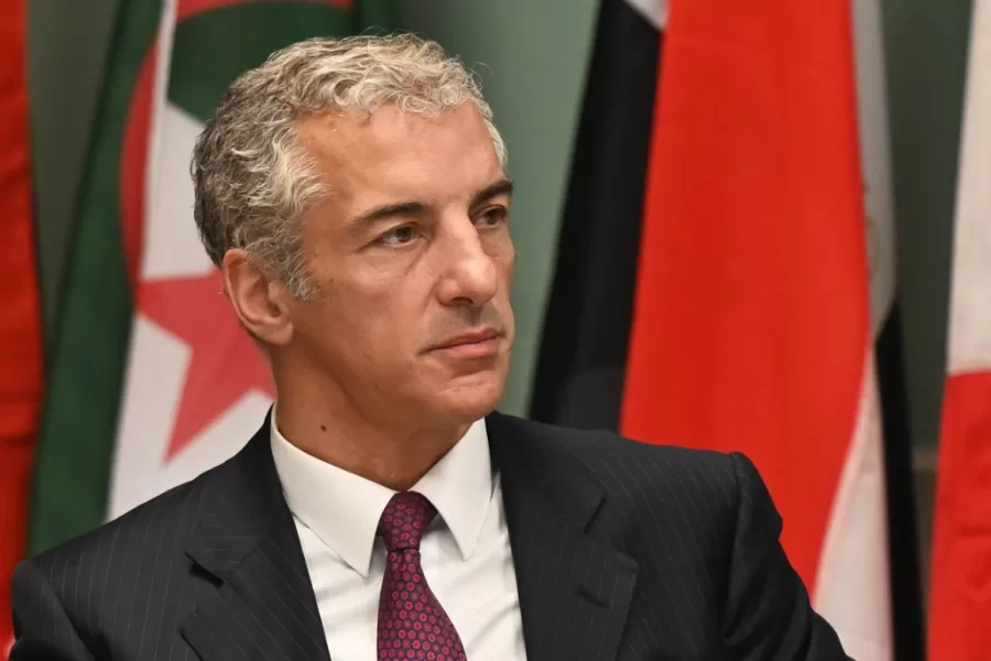 Ministro Plenipotenziario Andrea Mazzella dirige da oltre due anni le Relazioni Internazionali dell’Agenzia delle Dogane e dei Monopoli (ADM), rendendola pilastro della politica estera nazionale. Con il supporto del direttore Roberto Alesse, rafforza export protetti, combatte le frodi internazionali e promuove iniziative globali, dalla difesa del Made in Italy al progetto umanitario Food for Gaza