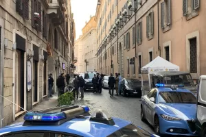 Allarme bomba a Palazzo Chigi, nella sede di Fratelli d’Italia e a Palazzo Grazioli: valigia sospetta e telefonate anonime