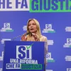 Meloni a Milano per il Sì: “Nessuno vuole liberarsi dei magistrati, ma hanno un potere enorme. Sbagliano e fanno carriera”