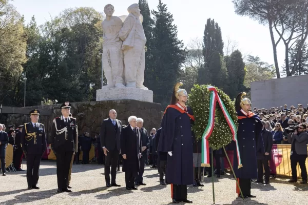 Fosse Ardeatine, Mattarella al Mausoleo: 335 vittime da ricordare, sempre Fosse Ardeatine, Mattarella al Mausoleo: 335 vittime da ricordare, sempre