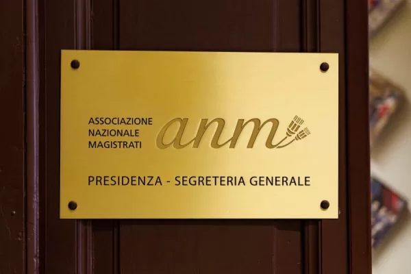 L’Anm non sarà più la stessa, dopo il voto, una nuova sigla? Frattura tra magistrati difficile da sanare, toghe verso un’altra associazione L’Anm non sarà più la stessa, dopo il voto, una nuova sigla? Frattura tra magistrati difficile da sanare, toghe verso un’altra associazione