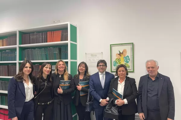 “Maestro di visione, custode di un futuro fondato sulla conoscenza”, l’omaggio della Stazione Sperimentale per l’Industria delle Pelli al prof Nicolais “Maestro di visione, custode di un futuro fondato sulla conoscenza”, l’omaggio della Stazione Sperimentale per l’Industria delle Pelli al prof Nicolais