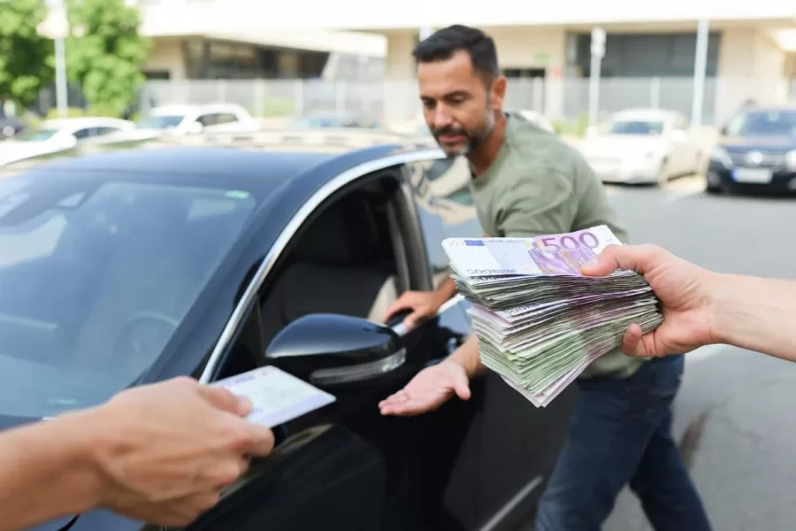 Malta paga i cittadini per non guidare: bonus da 25 mila euro per chi non usa l’auto