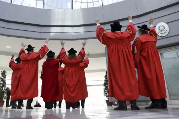 Quei magistrati tracotanti: esultanze e cori da stadio per la vittoria del ‘No’