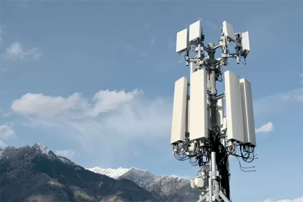 INWIT AZIENDA INDUSTRIA TELECOMUNICAZIONE MOBILE MONTAGGIO ANTENNA ANTENNE RIPETITORI