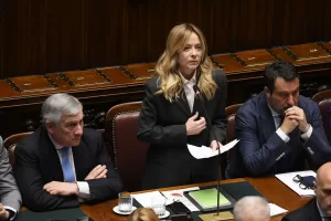 Prorogato il taglio delle accise. Il governo dà l’ok al Piano casa: subito disponibili 60mila alloggi popolari