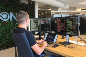 BENDING SPOONS

SVILUPPO APP

APPLICAZIONI

PROGRAMMATORE

LINGUAGGIO DI CODICE SOFTWARE

PROGRAMMAZIONE