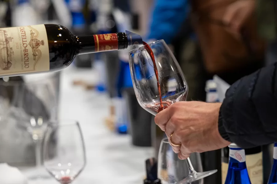 VINITALY 2025 SALONE INTERNAZIONALE DEL VINO E DEI DISTILLATI VINI  CALICE CALICI DEGUSTAZIONE ROSSO ASSAGGIO