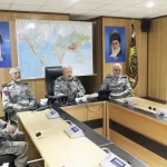 In this photo released on Monday, 23, 2025, by Iranian army press service, Iran’s army commander-in-chief Gen. Amir Hatami, center, accompanied by high ranked army commanders, speaks in a video call with top commanders of the army, in Zolfaghar central headquarters, Iran, as portraits of the late revolutionary founder Ayatollah Khomeini, left, and Supreme Leader Ayatollah Ali Khamenei hang on the wall. (Iranian Army Press Service via AP)

Associated Press/LaPresse