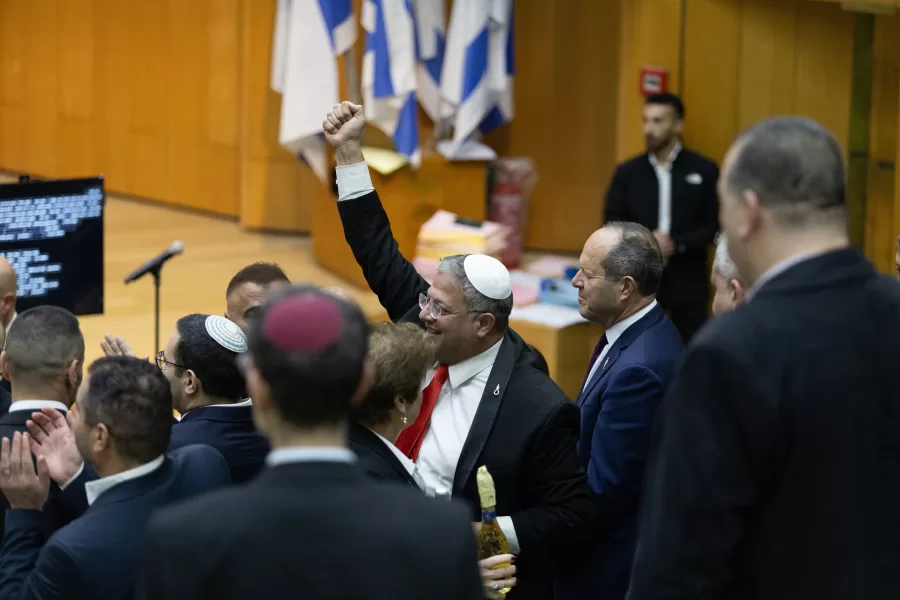 Israel’s Minister of National Security, Itamar Ben-Gvir, center, and lawmakers celebrate after Israel’s parliament passed a law approving the death penalty for Palestinians convicted of murdering Israelis, at the Knesset in Jerusalem Monday, March 30, 2026. (AP Photo/Itay Cohen)





Associate Press/ LaPresse
Only Italy and Spain