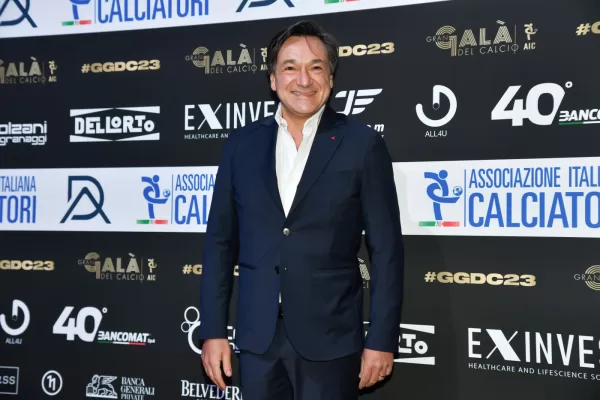 Botta e risposta tra Caressa e Cassano, il telecronista: “Poraccio che finaccia, ma così è ridotto?”