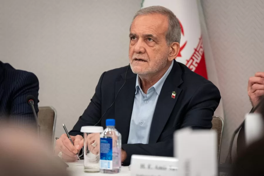 Masoud Pezeshkian, the President of Iran, takes questions from the media at a press briefing in New York, Friday, Sept. 26, 2025. (AP Photo/Angelina Katsanis)


Associated Press/LaPresse