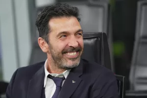 Italia, si dimette anche Buffon: “Volevo farlo dopo la Bosnia, mi è stato chiesto di prendere tempo” Italia, si dimette anche Buffon: “Volevo farlo dopo la Bosnia, mi è stato chiesto di prendere tempo”