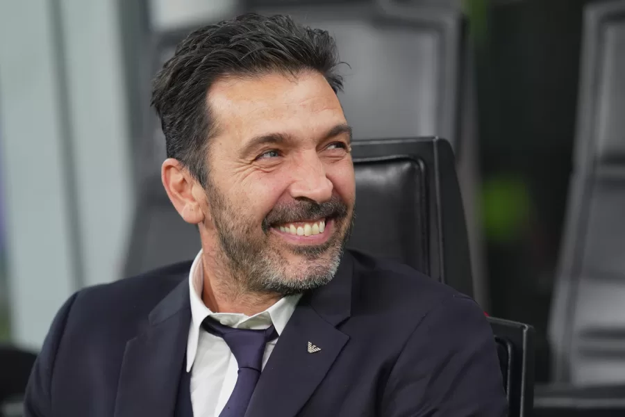 Italia, si dimette anche Buffon: “Volevo farlo dopo la Bosnia, mi è stato chiesto di prendere tempo”