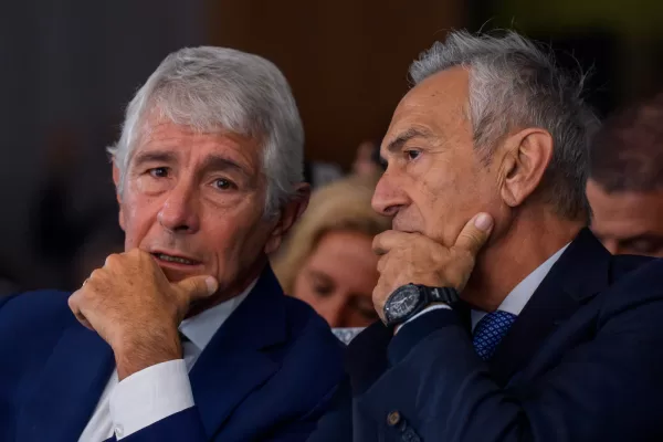 Gravina ha scelto le dimissioni, addio nel pomeriggio. Quando parlava del “gioco delle teste”. Abodi vuole il commissariamento Gravina ha scelto le dimissioni, addio nel pomeriggio. Quando parlava del “gioco delle teste”. Abodi vuole il commissariamento