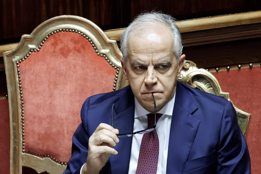 Caso Conte-Piantedosi: dal letto alle poltrone. Il sexy-gossip italiano non è più solo teatro, ma un pezzo della politica