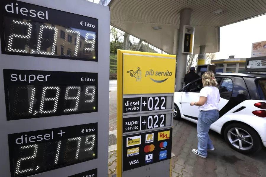 Crisi carburanti, Carollo: “Bisogna affidare all’Eni il compito di realizzare le politiche energetiche nazionali”