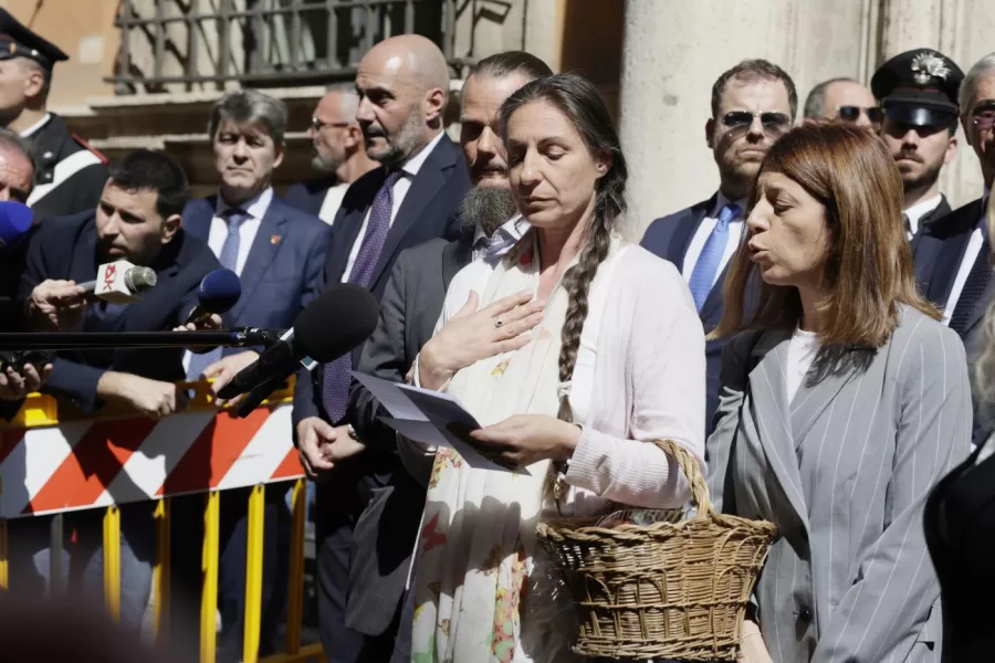 Famiglia Nel Bosco ricevuta dal Presdente del Senato Ignazio La Russa , Chaterine Birmingham legge una lettera  RomaItalia Mercoledì 25 Marzo 2026 – Cronaca – (foto di Cecilia Fabiano/ LaPresse) 
Nel Bosco family received by the President of the Senate Ignazio La Russa, Catherine Birmingham reads a letter  RomeItaly  , March 25, Wednesday 2026 – News – (photo by Cecilia Fabiano/LaPresse