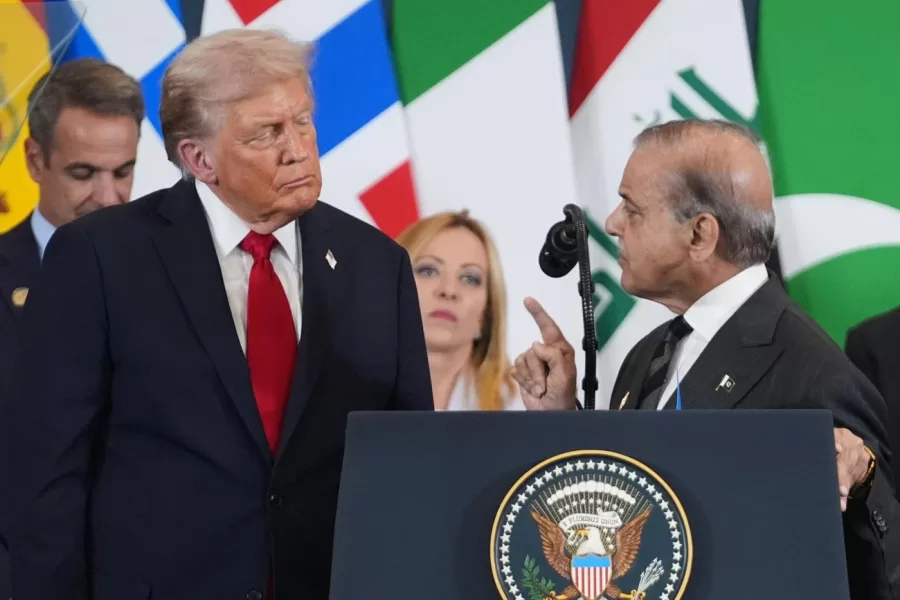 FILE – President Donald Trump, left, listens as Pakistan’s Prime Minister Shehbaz Sharif speaks during a summit to support ending the more than two-year Israel-Hamas war in Gaza after a breakthrough ceasefire deal, on Oct. 13, 2025, in Sharm El Sheikh, Egypt. (AP Photo/Evan Vucci, File)





Associate Press/ LaPresse
Only Italy and Spain