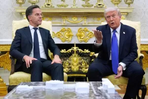 FILE – President Donald Trump meets with NATO Secretary General Mark Rutte in the Oval Office of the White House, Oct. 22, 2025, in Washington. (AP Photo/Alex Brandon, File)





Associate Press/ LaPresse
Only Italy and Spain