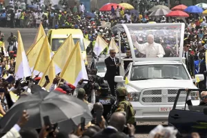 Foto Vatican Media/LaPresse 
17 aprile 2026 – Algeria, Cronaca – 
Papa Leone XIV – Viaggio Apostolico in Camerun – Santa Messa al Japoma Stadium
DISTRIBUTION FREE OF CHARGE – NOT FOR SALE