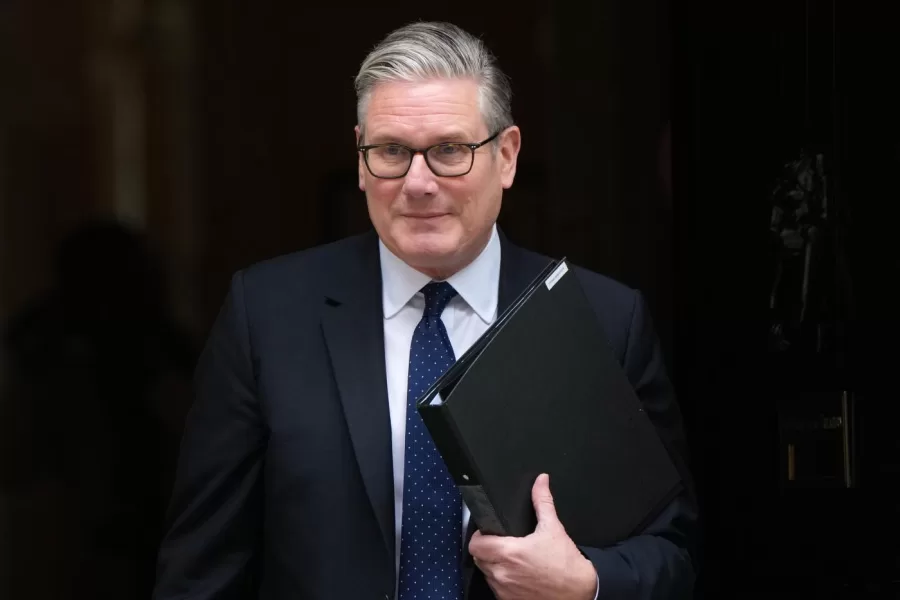 Britain’s Prime Minister Keir Starmer leaves 10 Downing Street in London, Monday, April 20, 2026 to face a showdown in Parliament over the appointment of Peter Mandelson as ambassador to Washington.(AP Photo/Alastair Grant)