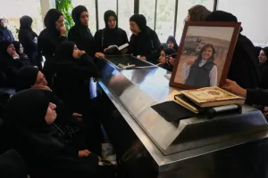 Mourners gather around the coffin of Lebanese journalist Amal Khalil who was killed on Wednesday in an Israeli airstrike, ahead of her funeral procession in the village of Baysariyeh, southern Lebanon, Thursday, April 23, 2026. (AP Photo/Mohammed Zaatari)





Associate Press/ LaPresse
Only Italy and Spain





Associate Press/ LaPresse
Only Italy and Spain