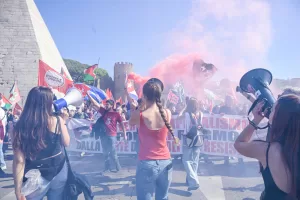 Manifestazione a Porta San Paolo per la Festa della Resistenza. Sabato 25 Aprile 2026. News (Photo by Valentina Stefanelli/Lapresse)

Demonstration at Porta San Paolo for the Resistance Festival. Saturday, April 25, 2026. News (Photo by Valentina Stefanelli/Lapresse)
