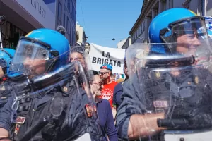 Manifestazione nazionale del 25 Aprile, tensione al passaggio della Brigata Ebraica ,   Milano (Italy) April 25, 2026 (Photo Claudio Furlan/LaPresse)

National commemoration on 25 April: tension as the Jewish Brigade marches past, Milan (Italy), 25 April 2026 (Photo: Claudio Furlan/LaPresse)
