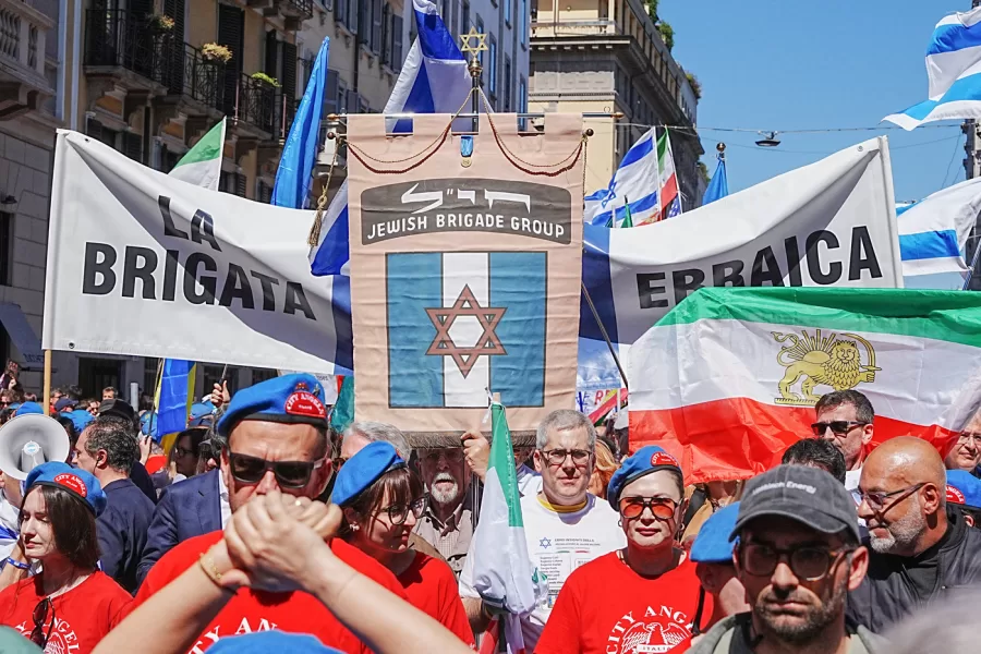 Manifestazione nazionale del 25 Aprile, tensione al passaggio della Brigata Ebraica ,   Milano (Italy) April 25, 2026 (Photo Claudio Furlan/LaPresse)

National commemoration on 25 April: tension as the Jewish Brigade marches past, Milan (Italy), 25 April 2026 (Photo: Claudio Furlan/LaPresse)