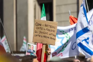 Contestazione Manifestanti Pro Pal al passaggio della Brigata Ebraica. Manifestazione del 25 aprile nel giorno della Liberazione – Milano, Italia – Sabato, 25 aprile 2026 (foto Stefano Porta / LaPresse)

Demonstration on April 25th on Liberation Day – Milan, Italy – Saturday, April 25, 2026 (foto Stefano Porta / LaPresse)