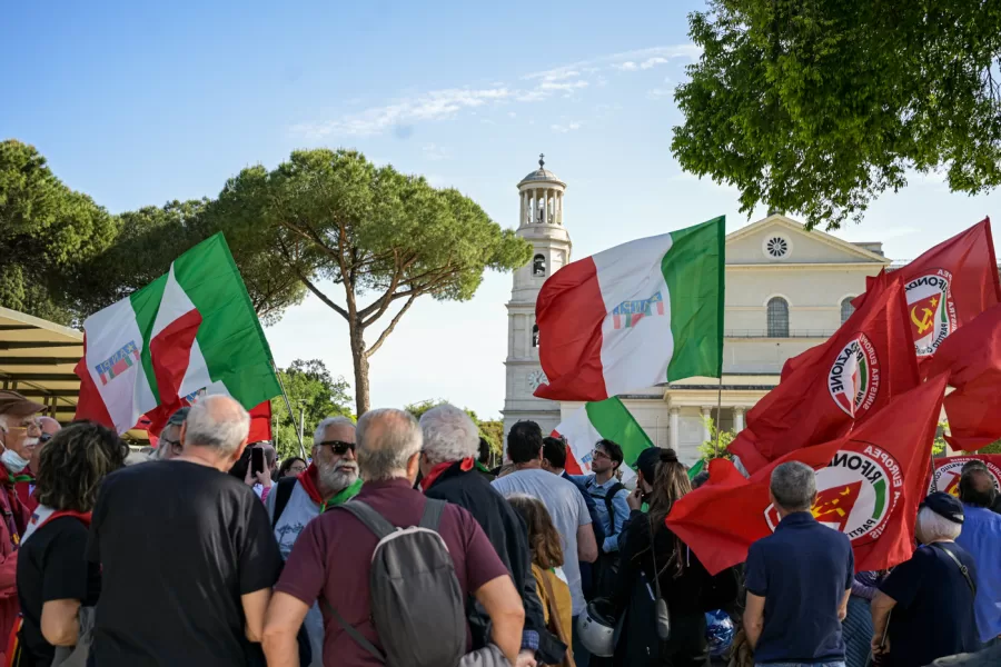 Presidio Anpi a Parco Schuster dove è avvenuta la sparatoria il 25 Aprile. Mercoledì 29 Aprile 2026. News (Photo by Valentina Stefanelli/Lapresse)

ANPI protest at Schuster Park, where the shooting occurred on April 25. Wednesday, April 29, 2026. News (Photo by Valentina Stefanelli/Lapresse)