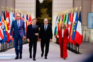 Foto Filippo Attili/Palazzo Chigi/LaPresse 
17 Aprile 2026 Parigi. Francia
Parigi, la premier Giorgia Meloni  al vertice dei Volenterosi 
Nella Foto Friedrich Merz. Emmanuel Macron , Keir Starmer e  Giorgia Meloni 

DISTRIBUTION FREE OF CHARGE – NOT FOR SALE – Obbligatorio citare la fonte LaPresse/Palazzo Chigi/Filippo Attili