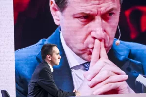 LUIGI DI MAIO MINISTRO
SULLO SCHERMO GIUSEPPE CONTE LUIGI DI MAIO MINISTRO
SULLO SCHERMO GIUSEPPE CONTE