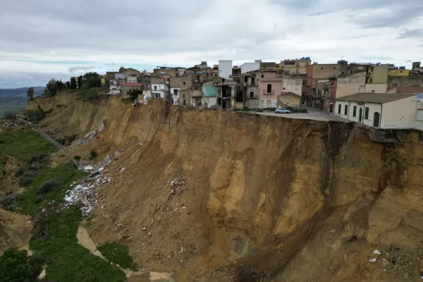 La Frana a Niscemi, foto fatte con il Drone – Niscemi Caltanissetta – Sicilia – Italia – 1 Febbraio 2026 ( Stefano Gattordo /LaPresse )
Landslide in Niscemi, photos taken with a drone – Niscemi Caltanissetta – Sicily – Italy – February 1, 2026 (Stefano Gattordo /LaPresse) La Frana a Niscemi, foto fatte con il Drone – Niscemi Caltanissetta – Sicilia – Italia – 1 Febbraio 2026 ( Stefano Gattordo /LaPresse )
Landslide in Niscemi, photos taken with a drone – Niscemi Caltanissetta – Sicily – Italy – February 1, 2026 (Stefano Gattordo /LaPresse)