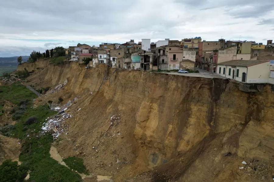 La Frana a Niscemi,  foto fatte con il Drone – Niscemi Caltanissetta – Sicilia – Italia – 1 Febbraio 2026 ( Stefano Gattordo /LaPresse ) 


Landslide in Niscemi, photos taken with a drone – Niscemi Caltanissetta – Sicily – Italy – February 1, 2026 (Stefano Gattordo /LaPresse)