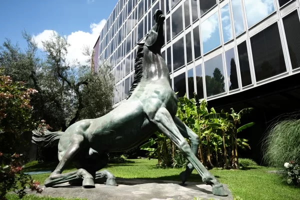 Foto Mauro Scrobogna /LaPresse
15-07-2021 Roma , Italia
Cronaca
RAI – sede Generale
Nella foto: La sede generale Rai di Viale Mazzini con il cavallo di bronzo, opera dello scultore siciliano Francesco Messina, che dal 1966 è comunemente diventato il simbolo dell’azienda
Photo Mauro Scrobogna /LaPresse
July 15, 2021 Rome, Italy
News
RAI – headquarters
In the photo: The Rai headquarters in Viale Mazzini with the bronze horse, the work of the Sicilian sculptor Francesco Messina, who since 1966 has commonly become the symbol of the company Foto Mauro Scrobogna /LaPresse
15-07-2021 Roma , Italia
Cronaca
RAI – sede Generale
Nella foto: La sede generale Rai di Viale Mazzini con il cavallo di bronzo, opera dello scultore siciliano Francesco Messina, che dal 1966 è comunemente diventato il simbolo dell’azienda
Photo Mauro Scrobogna /LaPresse
July 15, 2021 Rome, Italy
News
RAI – headquarters
In the photo: The Rai headquarters in Viale Mazzini with the bronze horse, the work of the Sicilian sculptor Francesco Messina, who since 1966 has commonly become the symbol of the company
