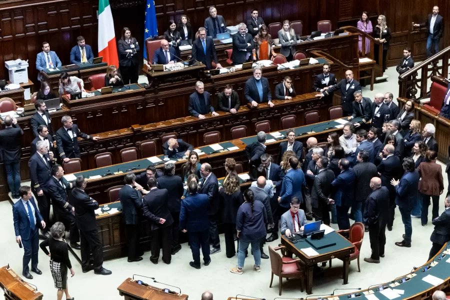 L’opposizione circonda i banchi del Governo in occasione della conversione  in legge del decreto-legge recante disposizioni urgenti in materia di sicurezza pubblica. Camera dei Deputati, Roma Martedì 21 Aprile 2026  (photo by Mauro Scrobogna / LaPresse)

Deputies of opposition sorround Government’ banch on the occasion of the conversion into law of the decree containing urgent provisions on public safety. Chamber of Deputies, Rome,  Tuesday April 21 2026 (photo by Mauro Scrobogna / LaPresse)