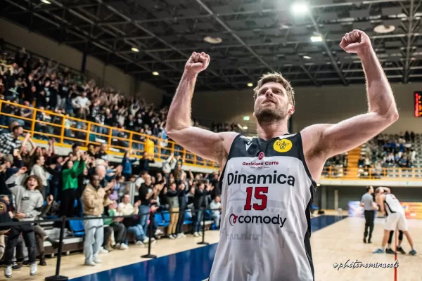 Pallacanestro e parità sociale: intervista al capitano della Dinamo Basket, Andrea Colli Pallacanestro e parità sociale: intervista al capitano della Dinamo Basket, Andrea Colli