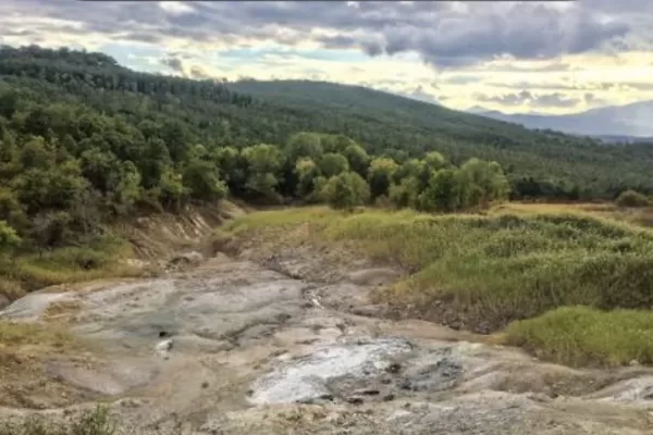 Il mistero della Mefite di Rocca San Felice, la più grande emissione naturale di anidride carbonica al mondo non vulcanica