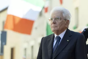 Il Presidente della Repubblica Sergio Mattarella in Piazza del Popolo di San Severino Marche, passa in rassegna il reparto d’onore schierato con Bandiera e banda, in occasione dell’81° Anniversario della Liberazione 
(foto di Francesco Ammendola – Ufficio per la Stampa e la Comunicazione della Presidenza della Repubblica)

Foto Ufficio Stampa Quirinale/LaPresse 25 aprile 2026 San Severino Marche (Italia) 
DISTRIBUTION FREE OF CHARGE – NOT FOR SALE