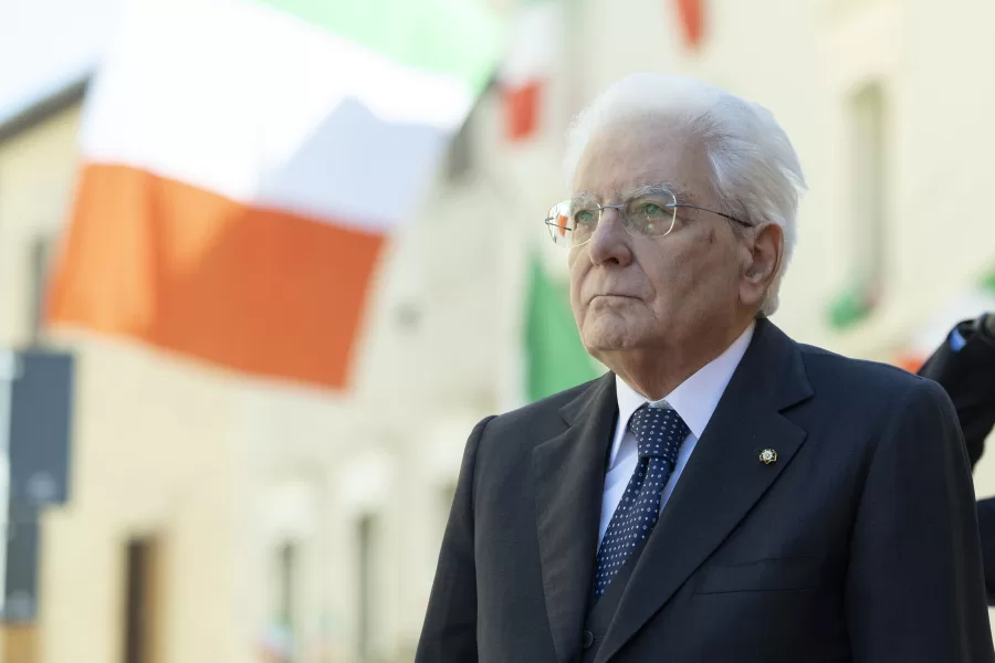 Il Presidente della Repubblica Sergio Mattarella in Piazza del Popolo di San Severino Marche, passa in rassegna il reparto d’onore schierato con Bandiera e banda, in occasione dell’81° Anniversario della Liberazione 
(foto di Francesco Ammendola – Ufficio per la Stampa e la Comunicazione della Presidenza della Repubblica)

Foto Ufficio Stampa Quirinale/LaPresse 25 aprile 2026 San Severino Marche (Italia) 
DISTRIBUTION FREE OF CHARGE – NOT FOR SALE