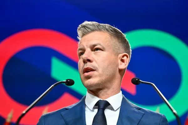 Peter Magyar speaks to the media in Budapest, Hungary, Monday, April 13, 2026, after defeating Prime Minister Viktor Orban’s party in the country’s parliamentary elections. (AP Photo/Denes Erdos)





Associate Press/ LaPresse
Only Italy and Spain